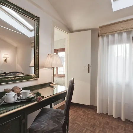 Palazzo Cendon Piano Antico 3* Velence