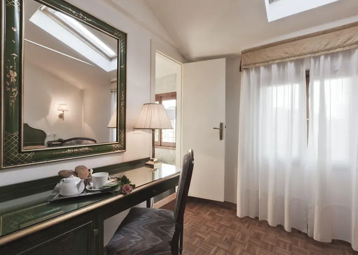 Palazzo Cendon Piano Antico 3* Venecia