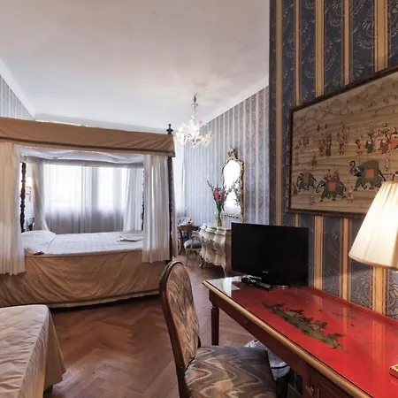 Palazzo Cendon Piano Antico Venedig