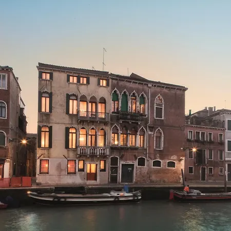 팔라쪼 센돈 피아노 안티코 베니스