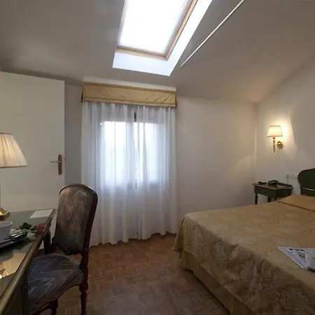 팔라쪼 센돈 피아노 안티코 3* 베니스