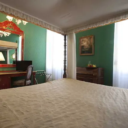 팔라쪼 센돈 피아노 안티코 3*