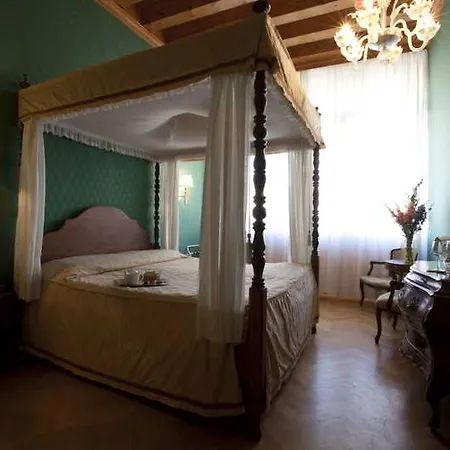 팔라쪼 센돈 피아노 안티코