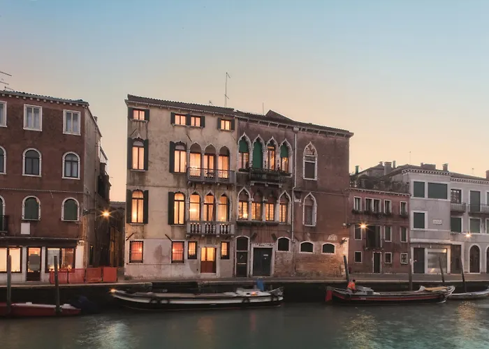 Palazzo Cendon Piano Antico Venedig